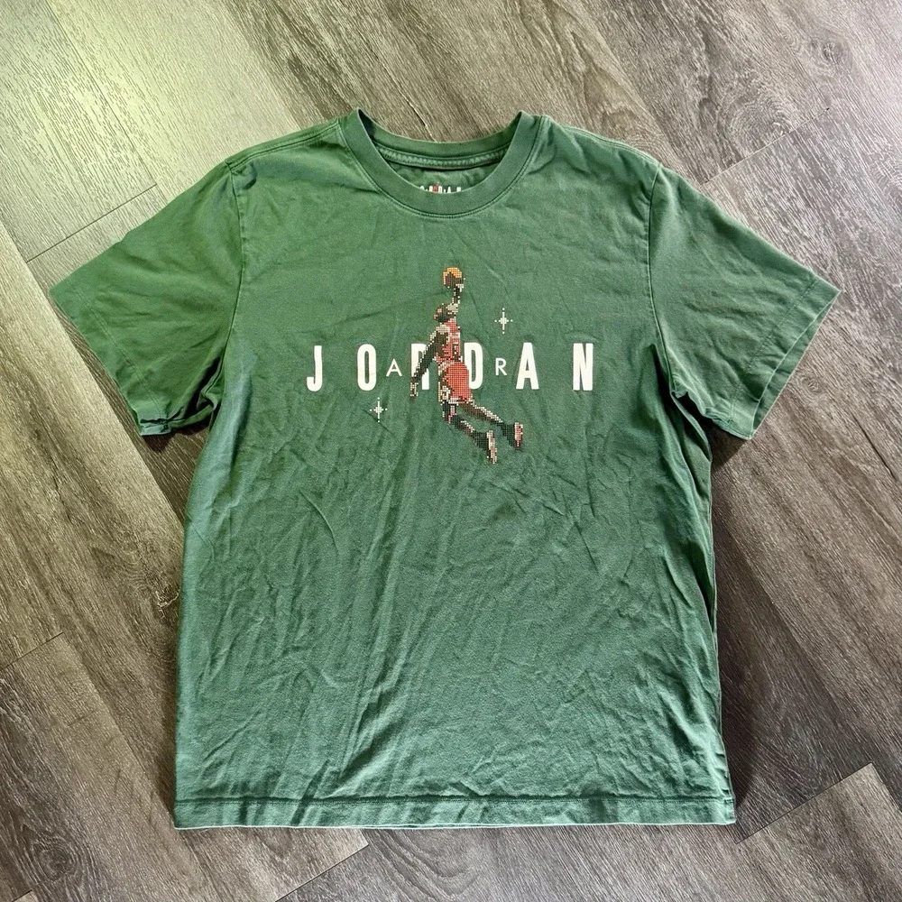 Air Jordan Holiday Pixel T-Shirt Size L Green